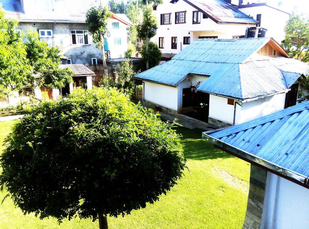 Jeelani Guest House Srīnagar Екстериор снимка