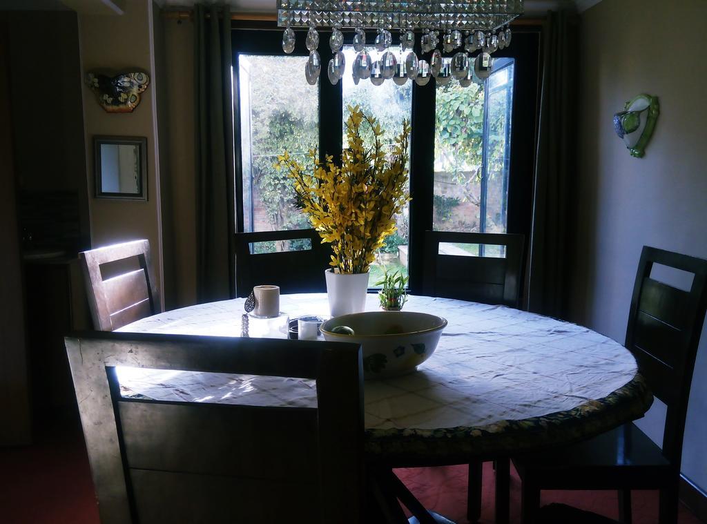 Jeelani Guest House Srīnagar Екстериор снимка