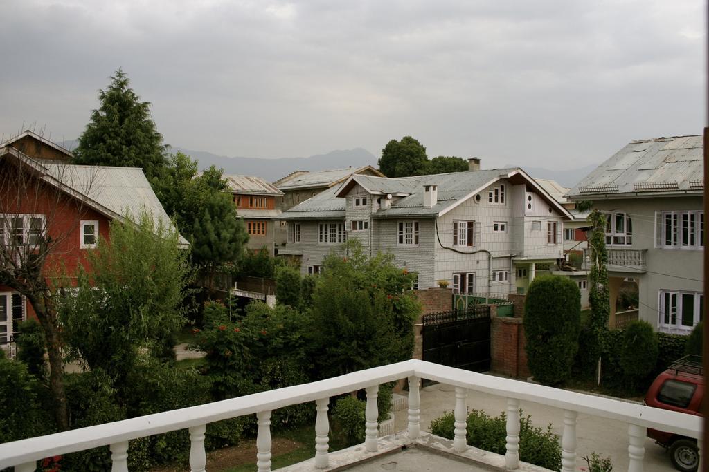 Jeelani Guest House Srīnagar Екстериор снимка
